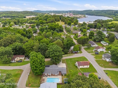 Welcome to 513 Smokey Drive in Loudon, TN! This charming - photo 3