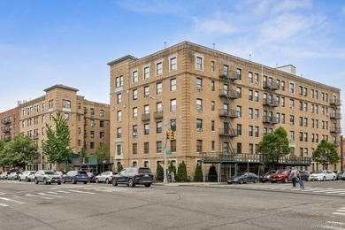 Spacious and fully renovated 2-bedroom, 1-bath condo located in - photo 17