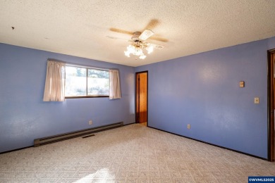 ** 2 HOMES ** DUAL LIVING in Sweet Home on .33 acre! This 1564