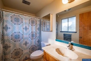 ** 2 HOMES ** DUAL LIVING in Sweet Home on .33 acre! This 1564