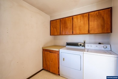 ** 2 HOMES ** DUAL LIVING in Sweet Home on .33 acre! This 1564