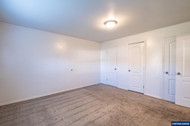 ** 2 HOMES ** DUAL LIVING in Sweet Home on .33 acre! This 1564