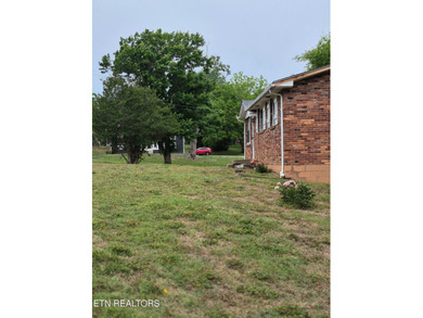 Opportunity awaits with this 3-bedroom + Bonus Room, 1-bath home - photo 6