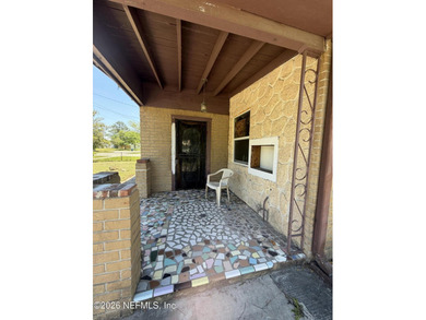 Investor special with endless potential! This 4 bedroom, 1.5 - photo 3
