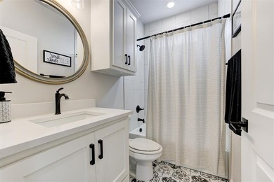 Custom Gellenbeck Home in Prairie Pointe Estates on a 1/2-acre - photo 15
