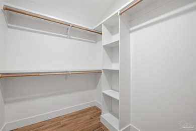 Custom coastal retreat in Gulf Breeze! This thoughtfully - photo 22
