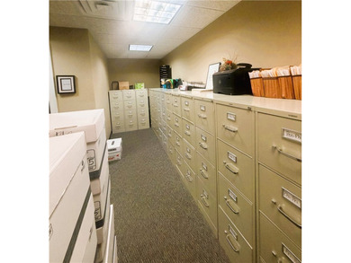Great office or retail space in a high traffic location! - photo 9