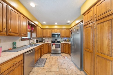 Well maintained home with limited view of Kingswood golf course - photo 11