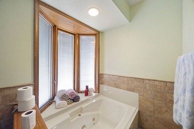 Well maintained home with limited view of Kingswood golf course - photo 17