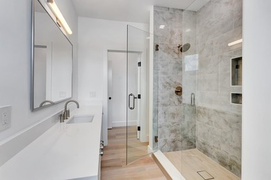 Completely Renovated 3 bedroom, 3.5 baths plus Den Home in Palm - photo 8