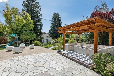 East-facing residence, situated in the desirable Canyon Hills - photo 29