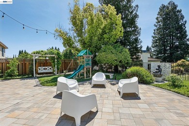 East-facing residence, situated in the desirable Canyon Hills - photo 31