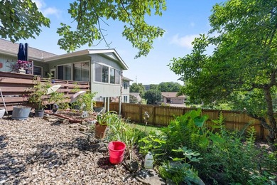 Well maintained home with limited view of Kingswood golf course - photo 32