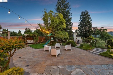 East-facing residence, situated in the desirable Canyon Hills - photo 32