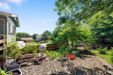 Well maintained home with limited view of Kingswood golf course - photo 38