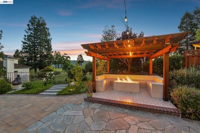 East-facing residence, situated in the desirable Canyon Hills - photo 38
