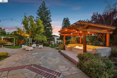 East-facing residence, situated in the desirable Canyon Hills - photo 39