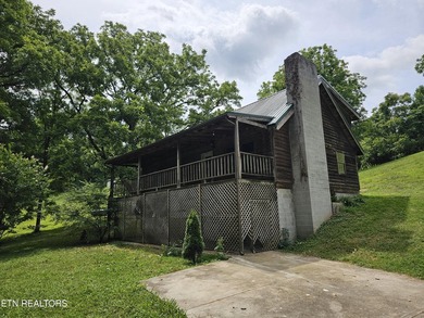 Rare cabin opportunity on 2 acres convenient to LaFollette. 2 - photo 1
