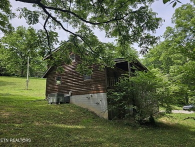 Rare cabin opportunity on 2 acres convenient to LaFollette. 2 - photo 2