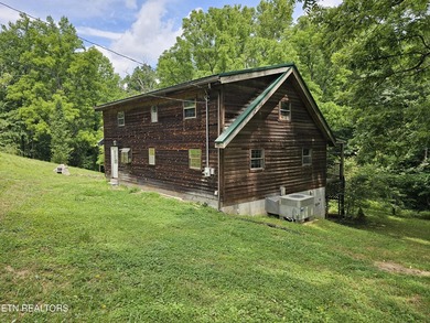 Rare cabin opportunity on 2 acres convenient to LaFollette. 2 - photo 3