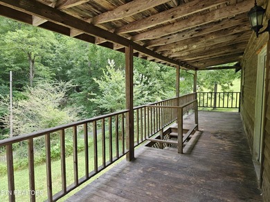 Rare cabin opportunity on 2 acres convenient to LaFollette. 2 - photo 6