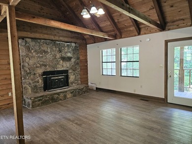 Rare cabin opportunity on 2 acres convenient to LaFollette. 2 - photo 9