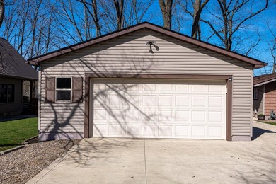 This beautiful, nearly 3,000 square foot cottage-style lakefront - photo 4