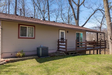 This beautiful, nearly 3,000 square foot cottage-style lakefront - photo 7