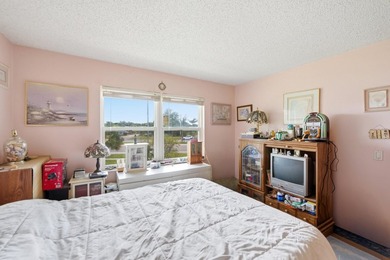 Enjoy comfortable Florida living in this charming 2-bedroom - photo 12