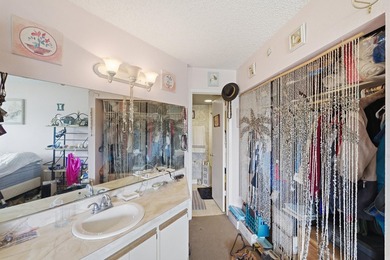 Enjoy comfortable Florida living in this charming 2-bedroom - photo 15