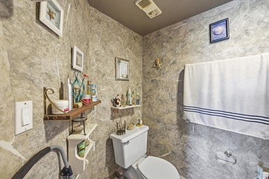 Enjoy comfortable Florida living in this charming 2-bedroom - photo 17