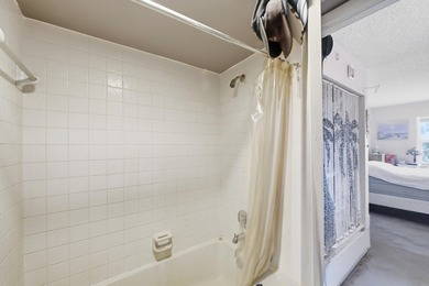Enjoy comfortable Florida living in this charming 2-bedroom - photo 18