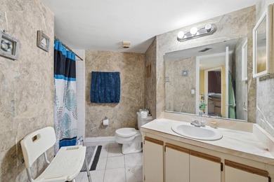 Enjoy comfortable Florida living in this charming 2-bedroom - photo 19