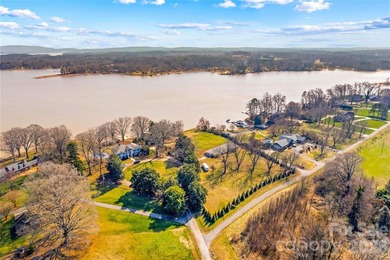 Discover the waterfront lifestyle you've been dreaming of with - photo 1