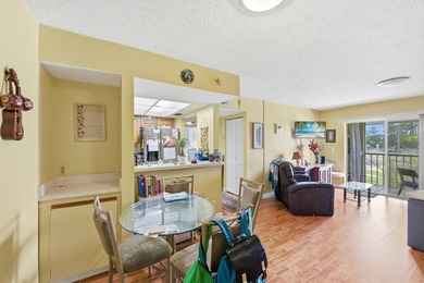 Enjoy comfortable Florida living in this charming 2-bedroom - photo 22