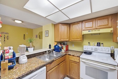 Enjoy comfortable Florida living in this charming 2-bedroom - photo 25