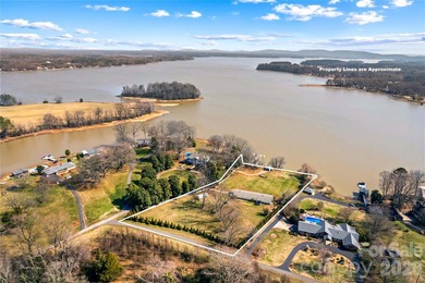 Discover the waterfront lifestyle you've been dreaming of with - photo 6