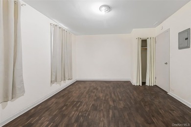 3 Family home in R7 Zoning. Great opportunity to develop this - photo 31