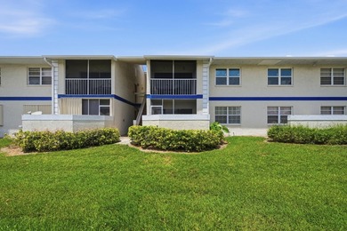 Enjoy comfortable Florida living in this charming 2-bedroom - photo 32