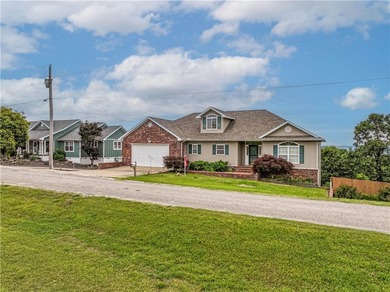 Stunning Home with Ozark Mountain Views - Across from Golf - photo 1