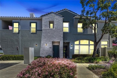 Bright & Modern 2-Bed, 2-Bath townhome in San Diego! Welcome to - photo 2