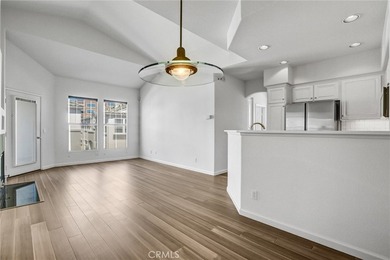 Bright & Modern 2-Bed, 2-Bath townhome in San Diego! Welcome to - photo 8