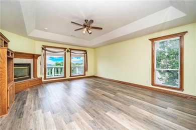 Stunning Home with Ozark Mountain Views - Across from Golf - photo 10
