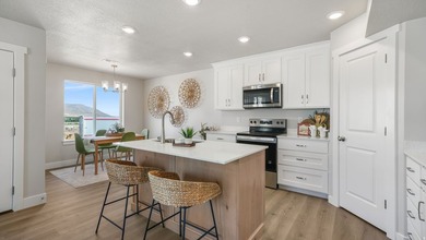 Welcome to Apple Hollow at The Orchards in Santaquin! This - photo 9