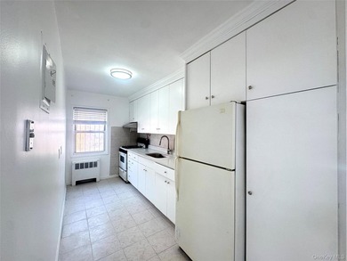 Welcome to this charming garden co-op nestled in the heart of - photo 11
