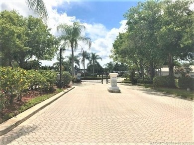 Immaculate and well maintained home in the heart of Palm City - photo 29