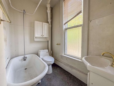 Looking to invest in a property with timeless character and - photo 31