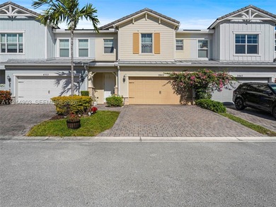 Welcome home to this beautifully maintained 3 bedroom, 2.5 bath - photo 3