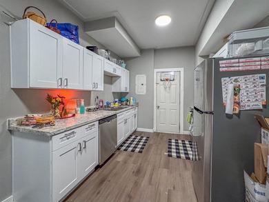 Looking to invest in a property with timeless character and - photo 38