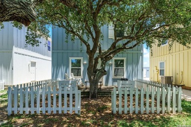This fully furnished and turnkey 3-bed, 2-bath coastal cottage - photo 1